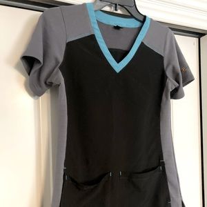 Carhartt scrub top